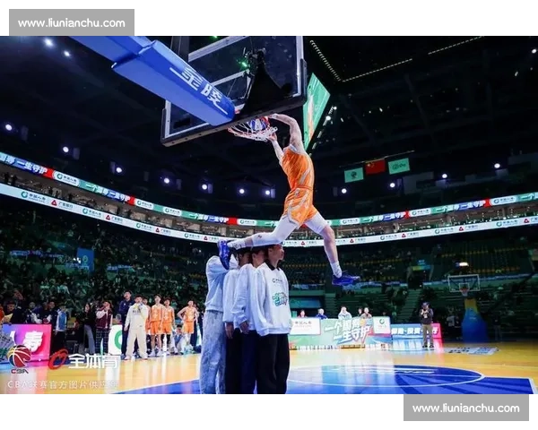 飞跃篮筐的力量与技巧探索解锁扣篮动作背后的运动科学与创意挑战